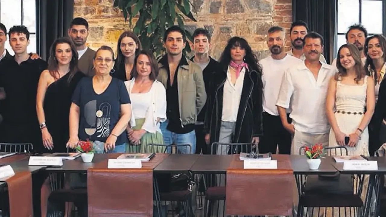 بالا و پایین استانبول Altı Üstü İstanbul سایت ترکنما