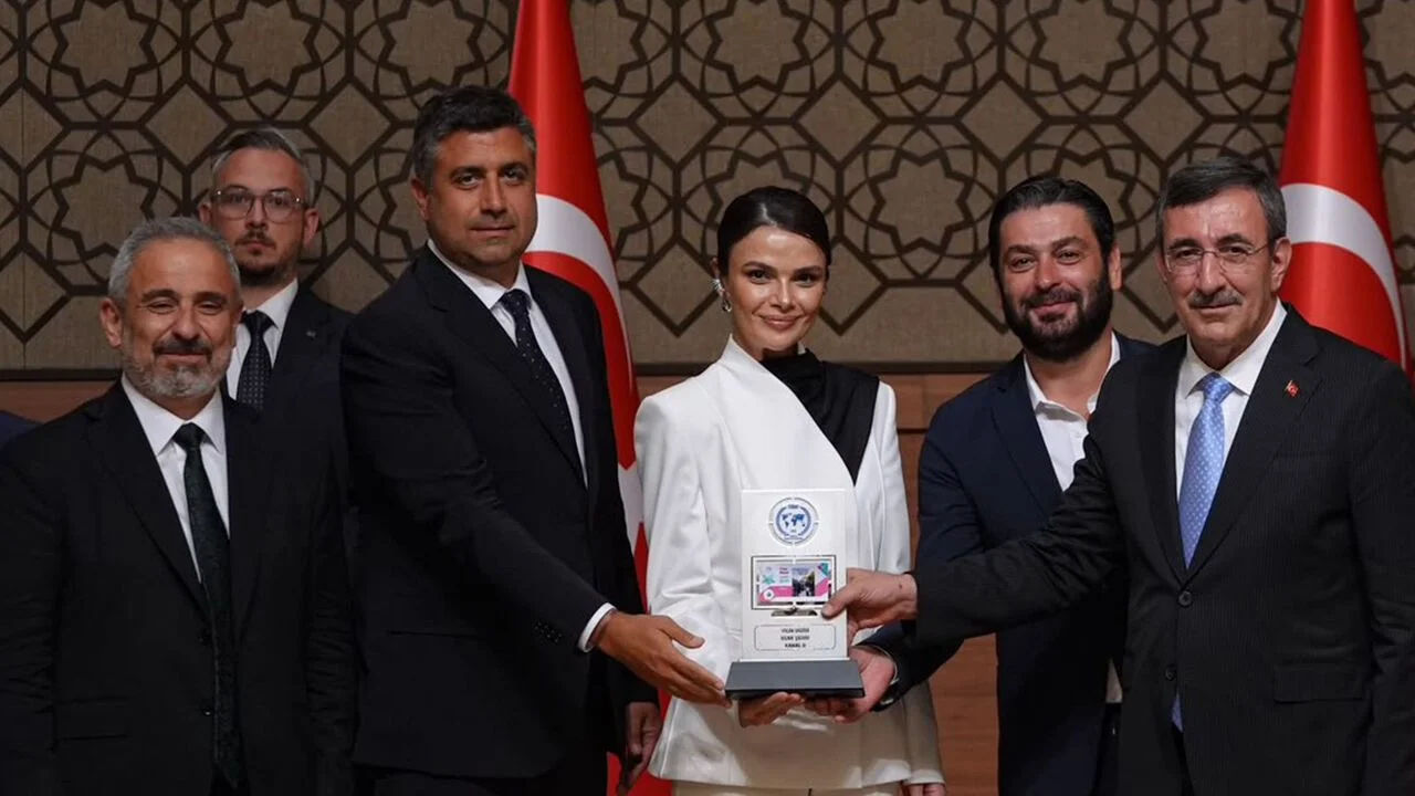 سریال شهر دور Uzak Şehir سایت ترکنما