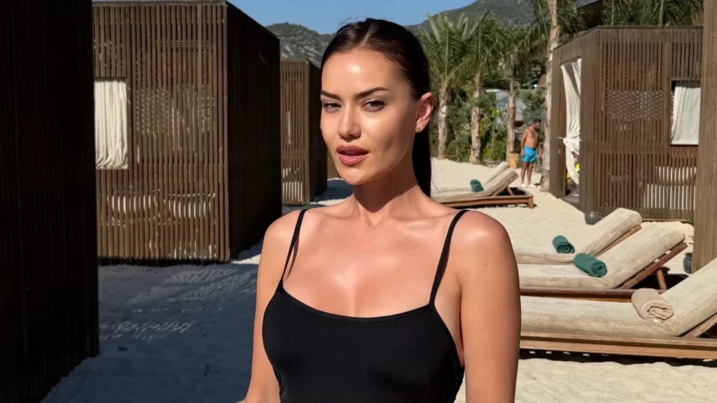 غیبت جنجالی فاحریه اوجن در عروسی خواهرشوهر و عکس تعطیلات خبرساز! 9 غیبت جنجالی فاحریه اوجن در عروسی خواهرشوهر و عکس تعطیلات خبرساز!